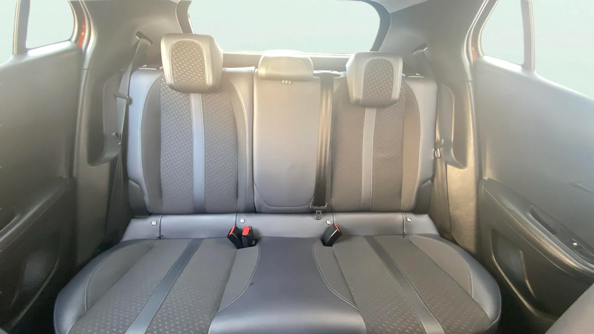 Peugeot 2008 Allure Pack PureTech 130 BVM6 - foto 17