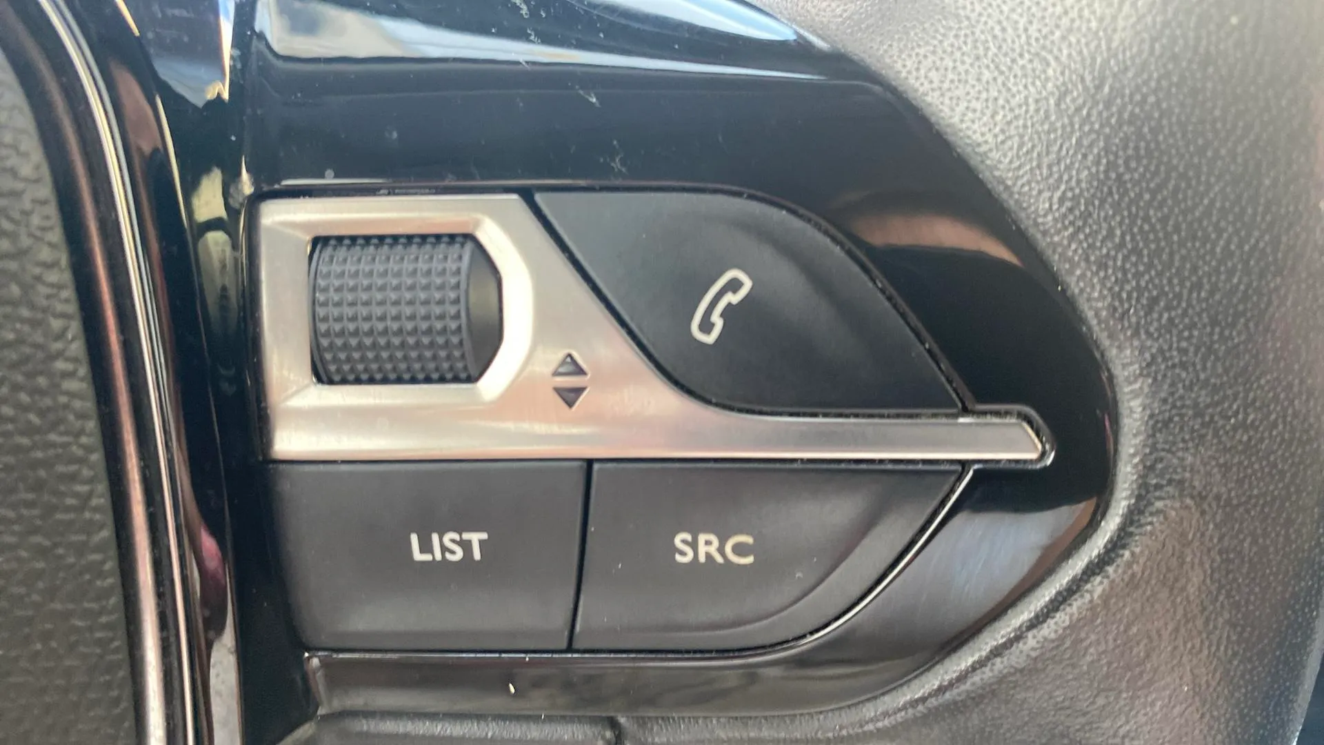 Peugeot 2008 Allure Pack PureTech 130 BVM6 - foto 14