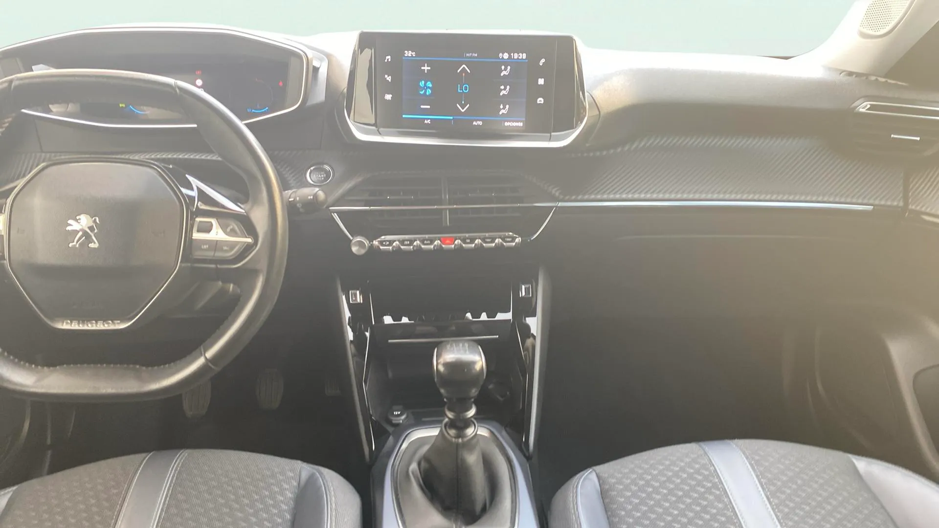 Peugeot 2008 Allure Pack PureTech 130 BVM6 - foto 10