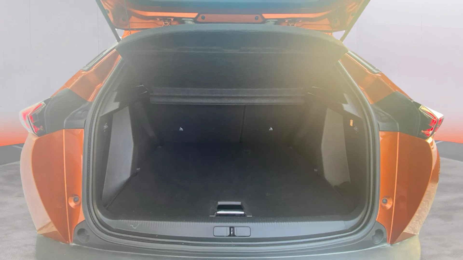 Peugeot 2008 Allure Pack PureTech 130 BVM6 - foto 9