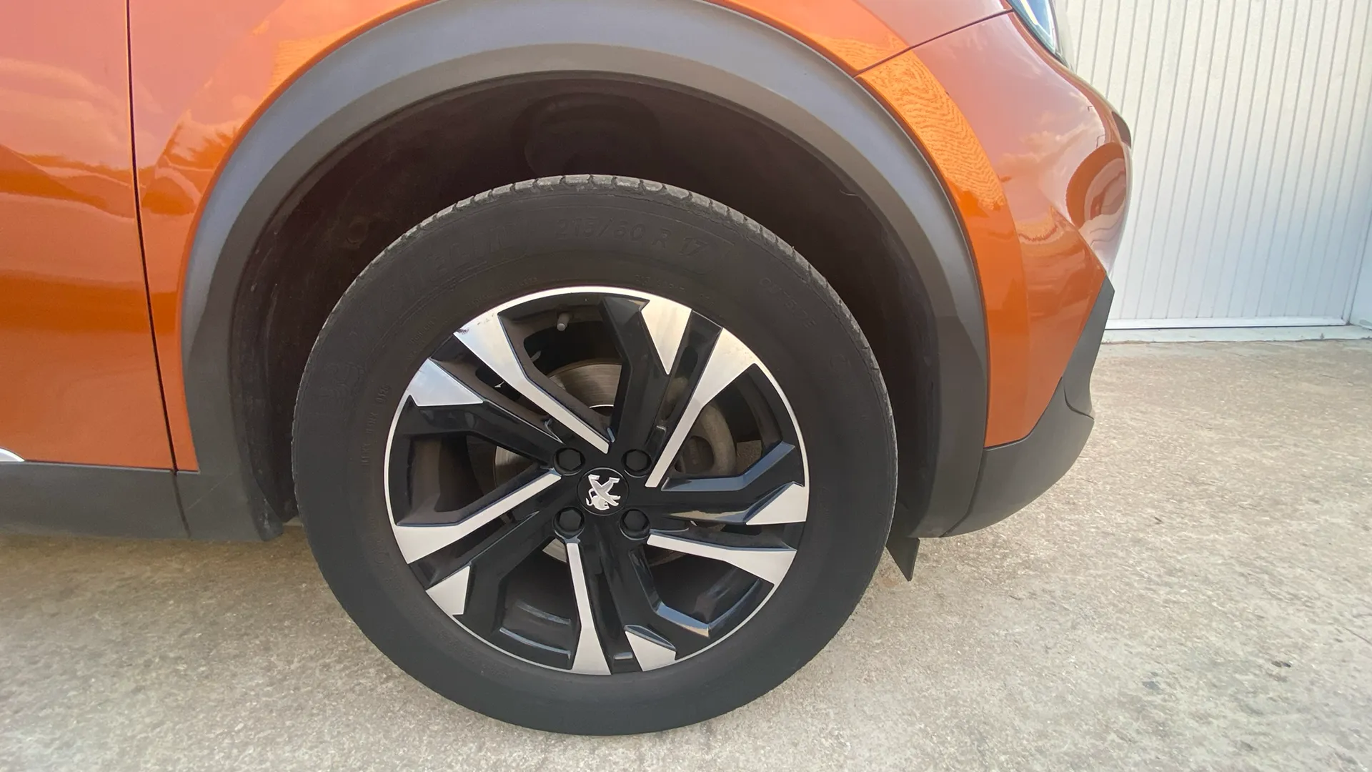 Peugeot 2008 Allure Pack PureTech 130 BVM6 - foto 22
