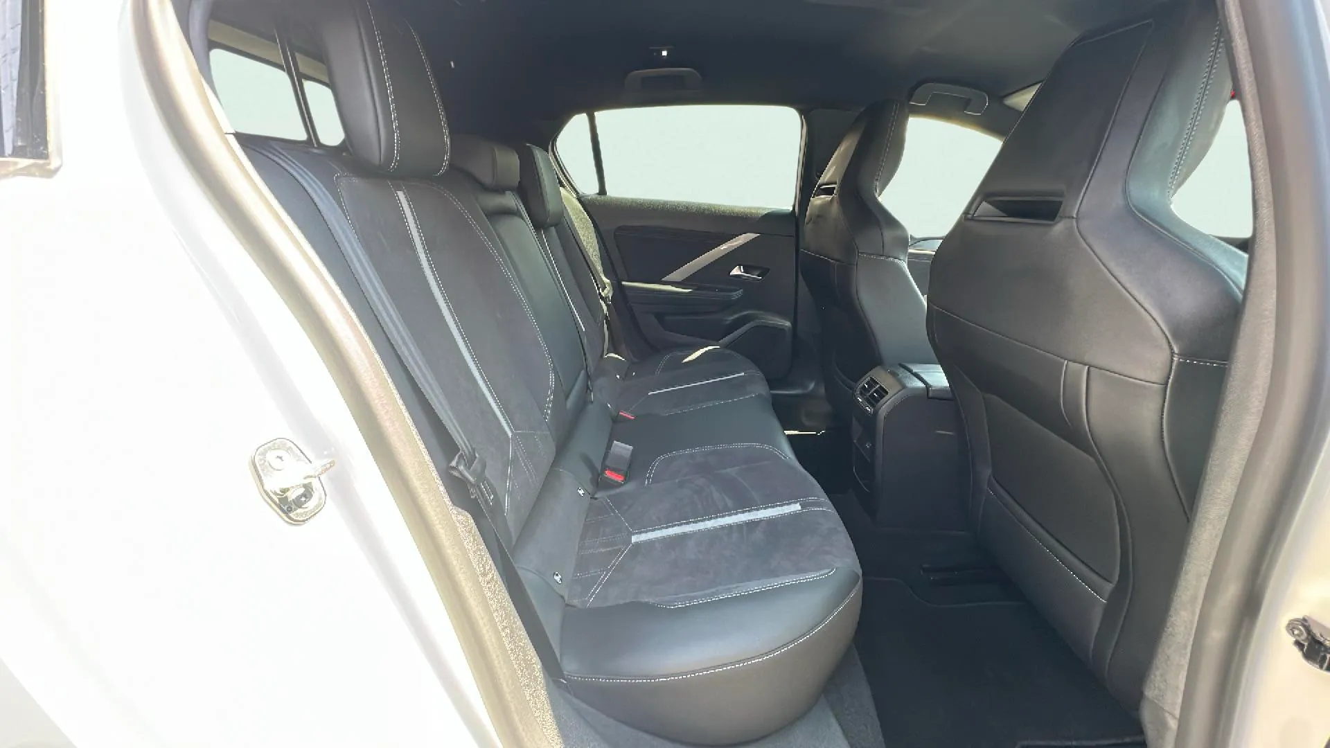 Opel Astra 1.6T Hybrid GS - foto 17