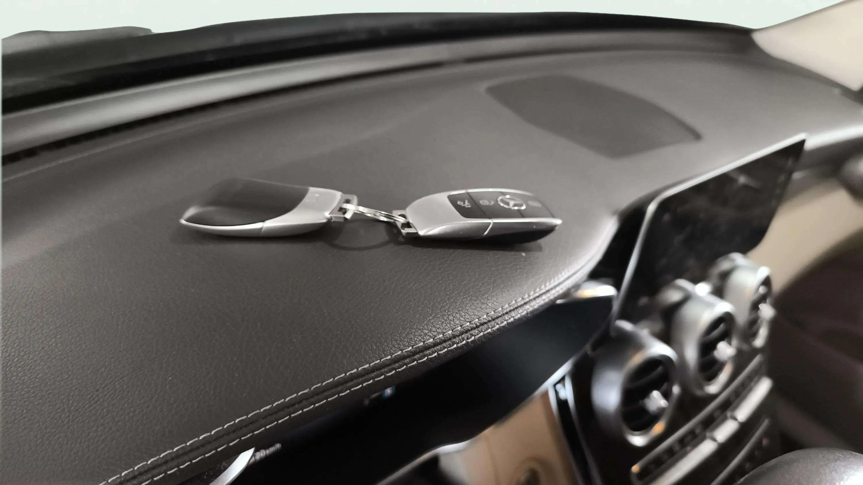 Mercedes-Benz GLC 200 4MATIC - foto 26