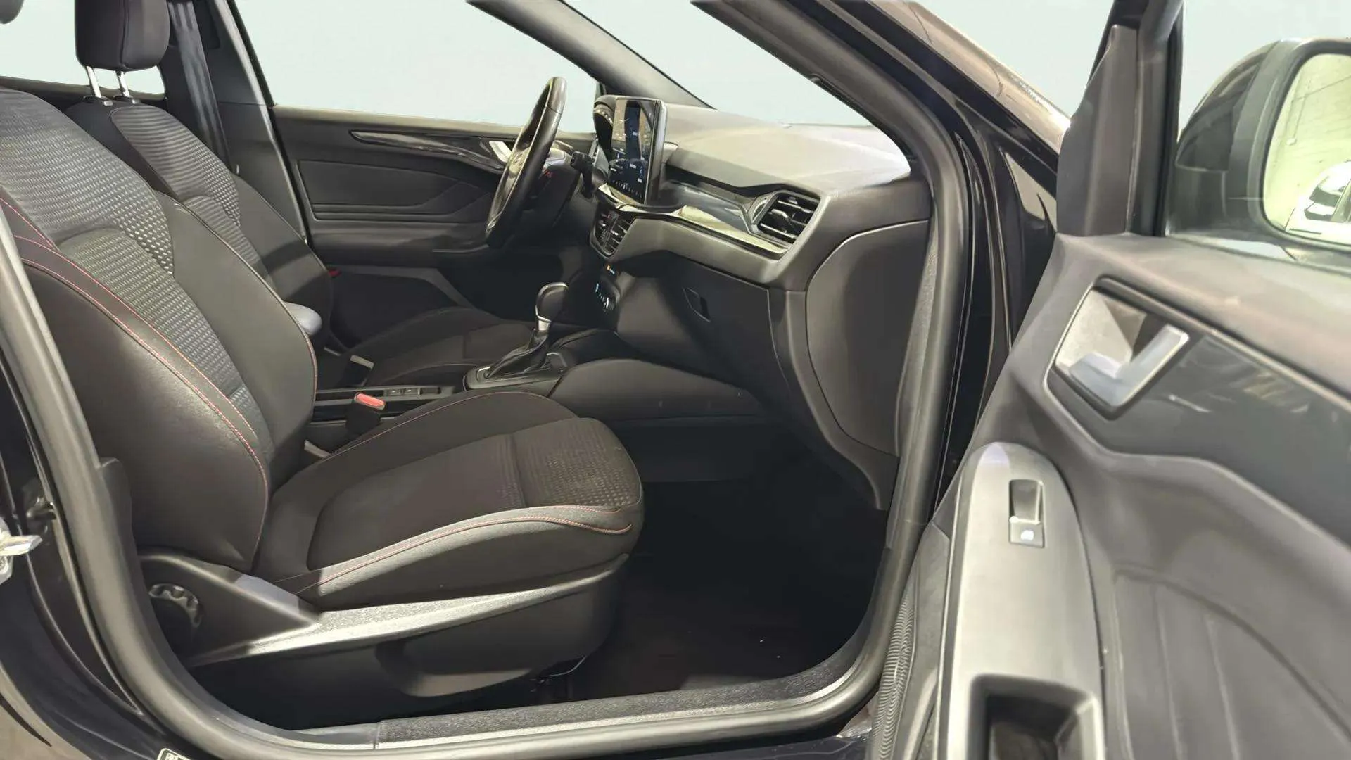 Ford Focus 1.0 EcoBoost MHEV ST-Line SB - foto 21