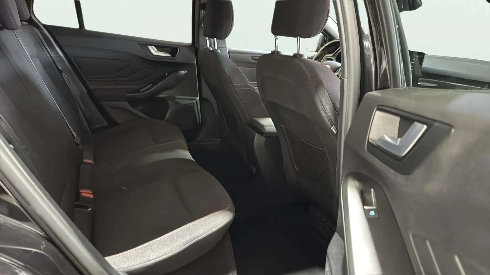 Ford Focus 1.0 EcoBoost MHEV ST-Line SB - foto 22