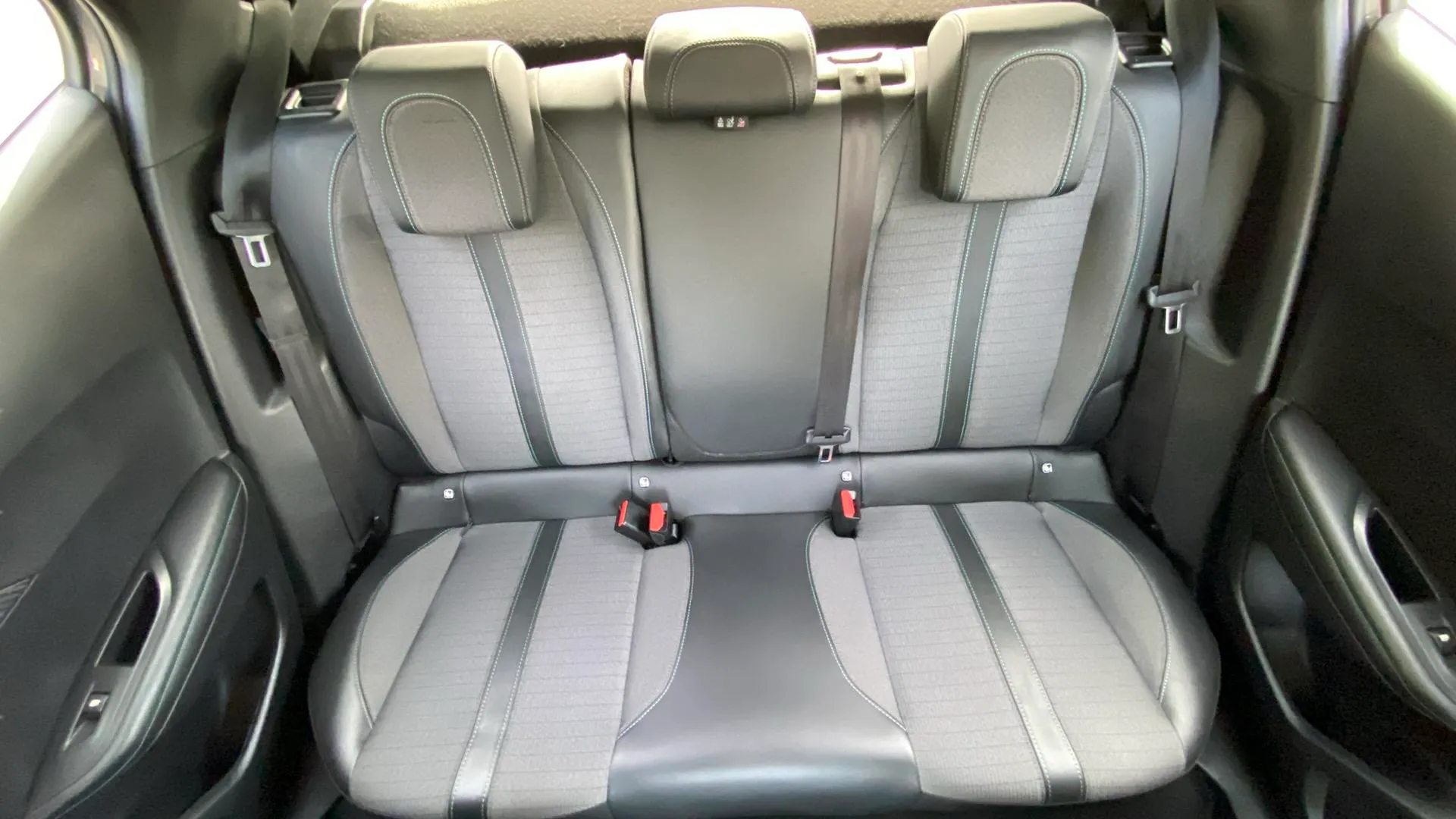 Peugeot 2008 Active PureTech 100 BVM6 - foto 15