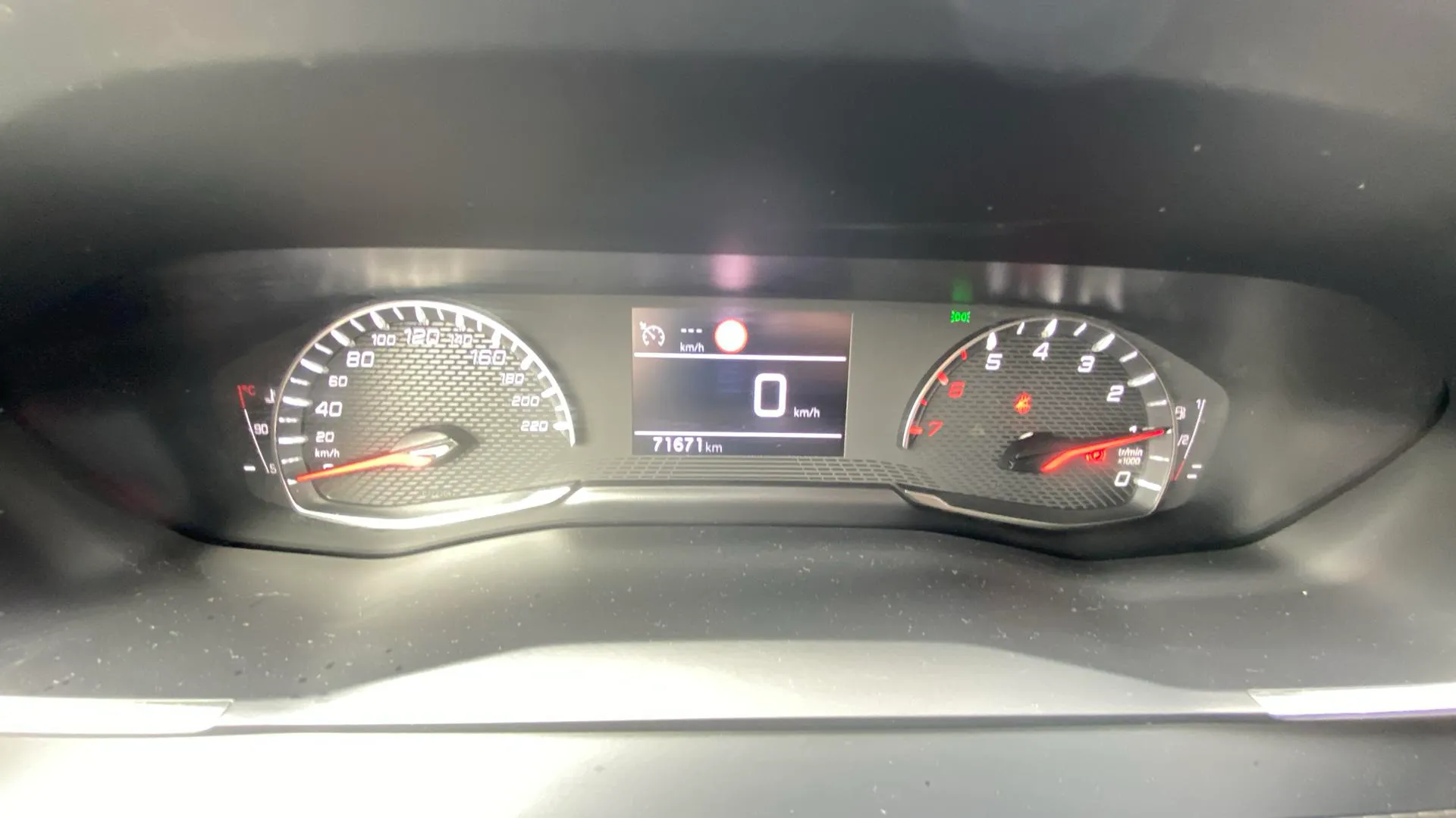 Peugeot 2008 Active PureTech 100 BVM6 - foto 12