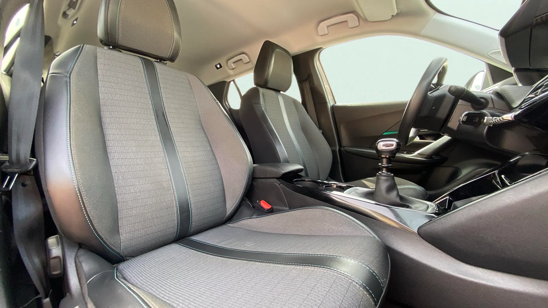 Peugeot 2008 Active PureTech 100 BVM6 - foto 13