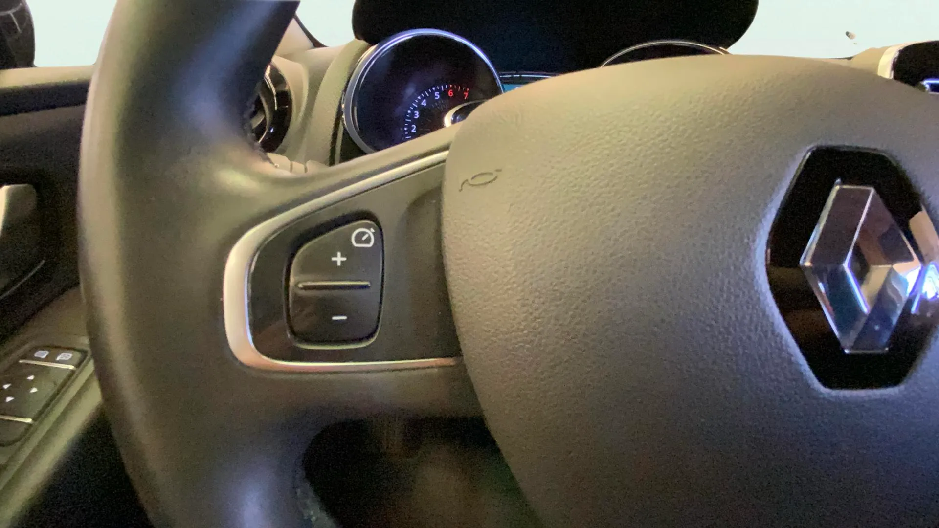 Renault Clio Sp. T. Limited TCe -18 - foto 19