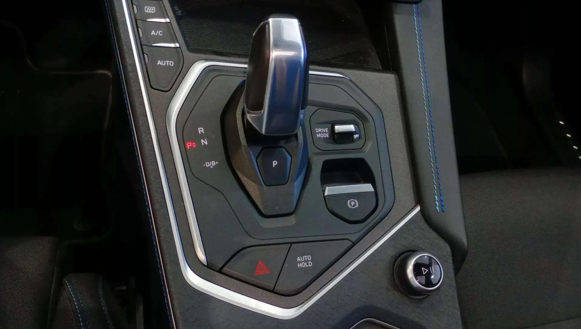 Lynk & Co 01 1.5 PHEV - foto 13
