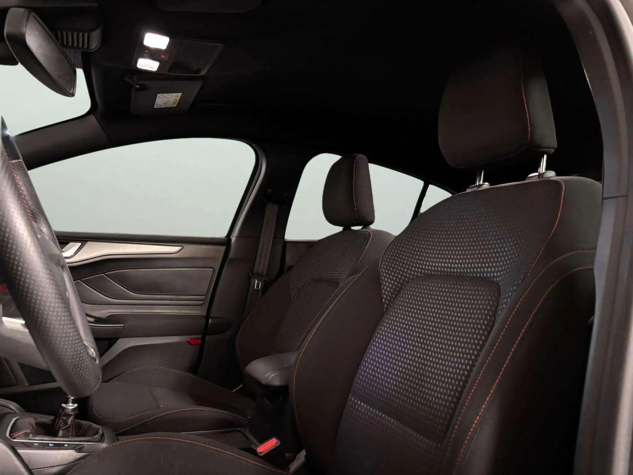 Ford Focus 1.0 EcoBoost MHEV ST-Line Design SIP - foto 10