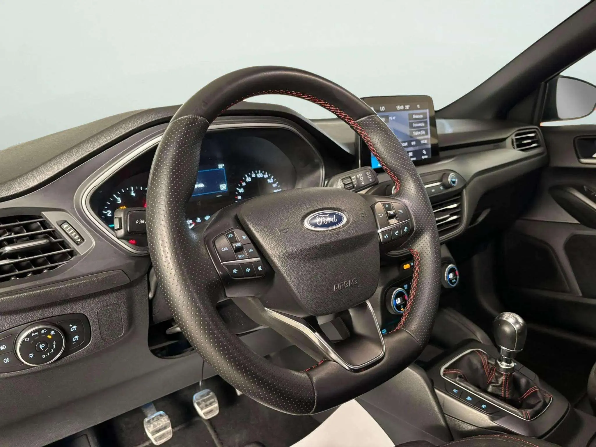 Ford Focus 1.0 EcoBoost MHEV ST-Line Design SIP - foto 6