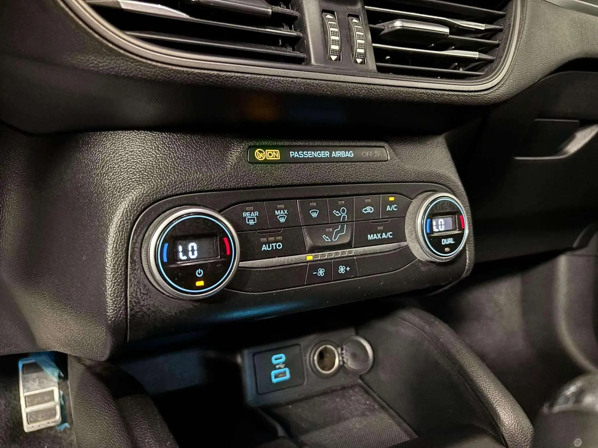 Ford Focus 1.0 EcoBoost MHEV ST-Line Design SIP - foto 13