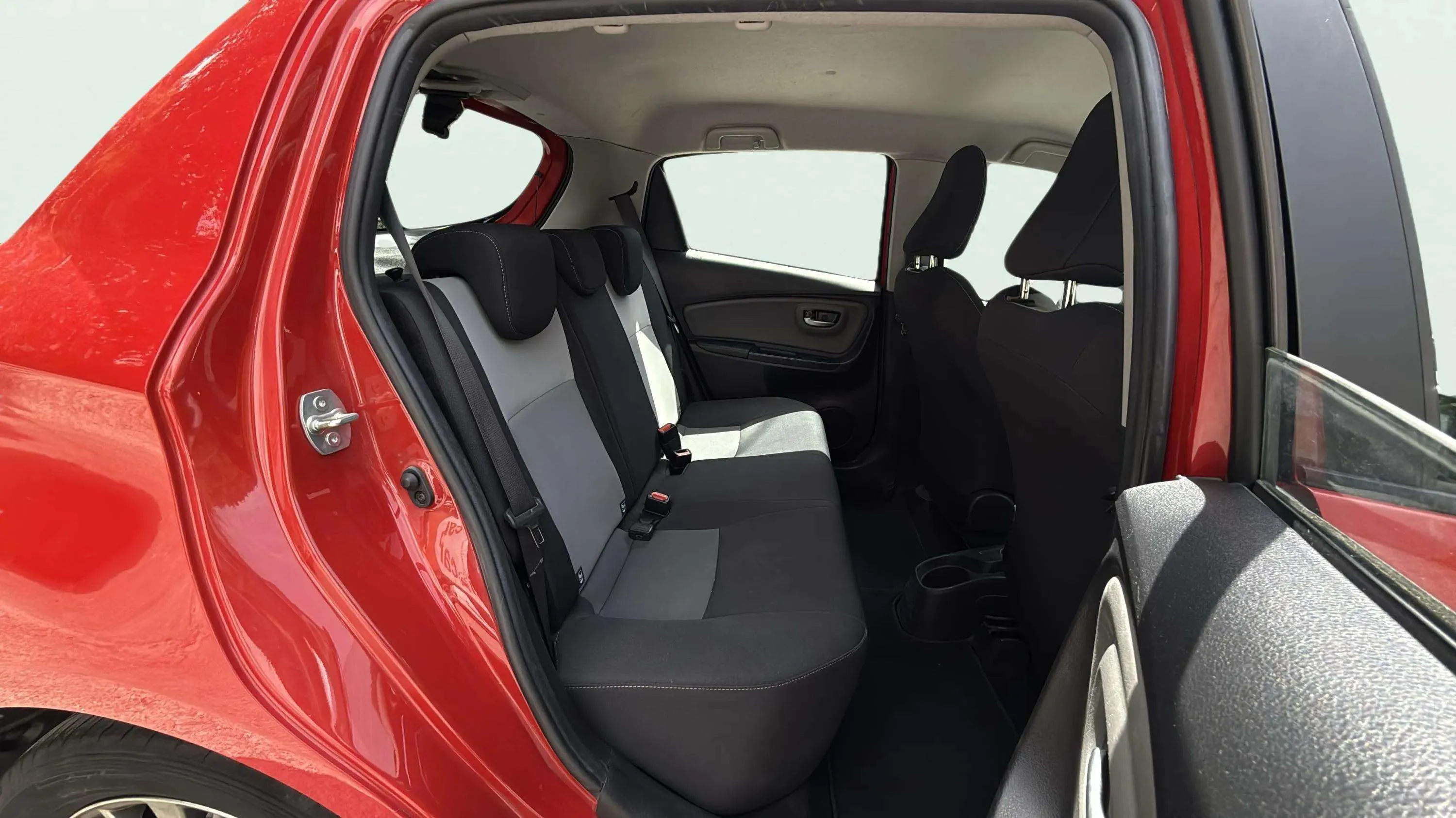 Toyota Yaris 1.5 110 Active - foto 11