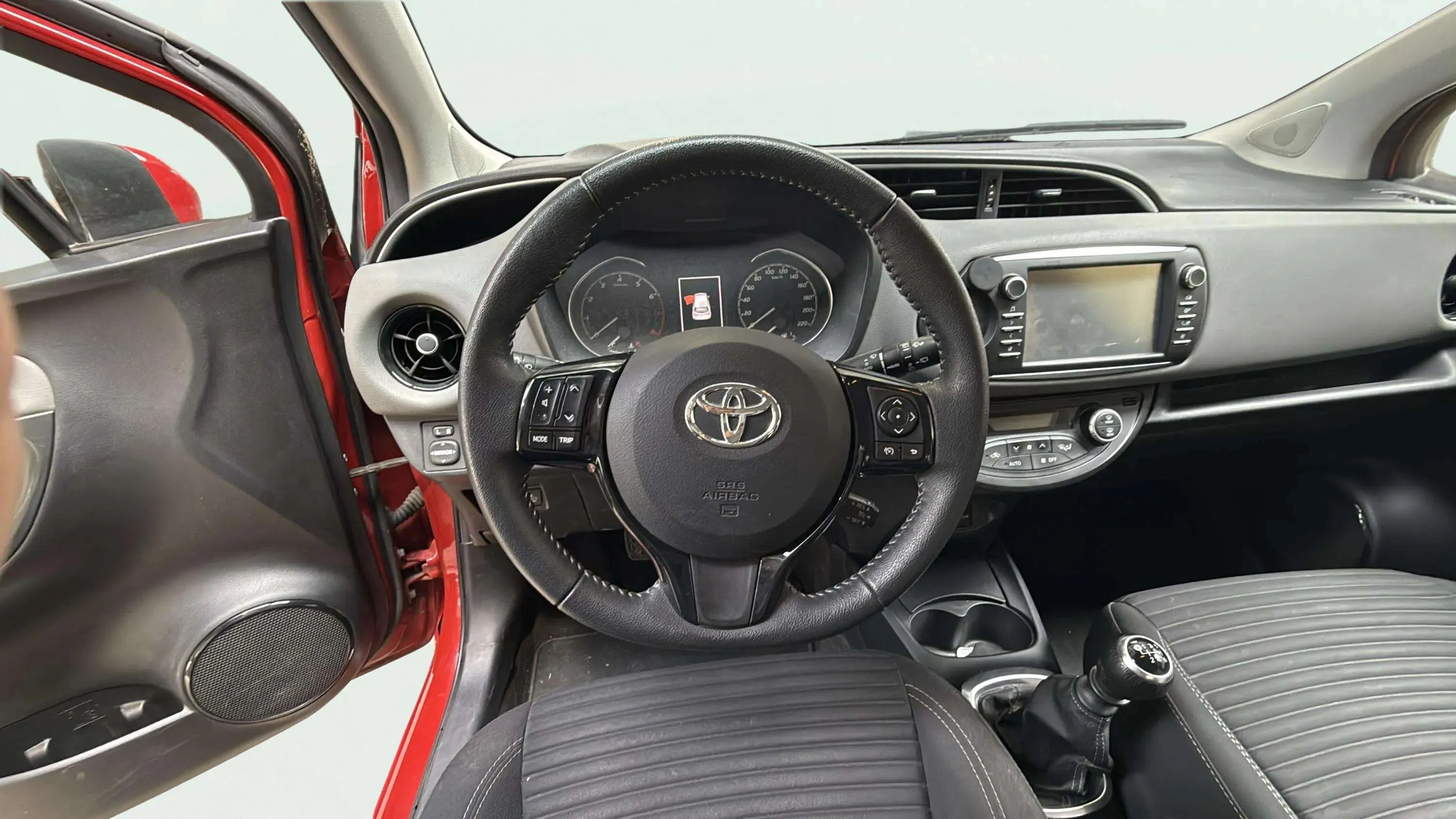 Toyota Yaris 1.5 110 Active - foto 13