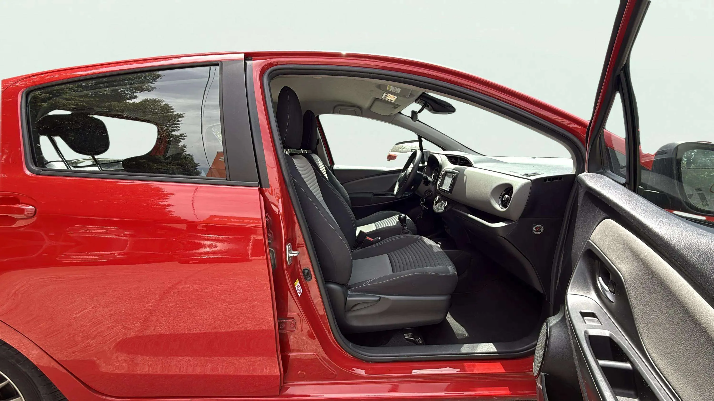 Toyota Yaris 1.5 110 Active - foto 15