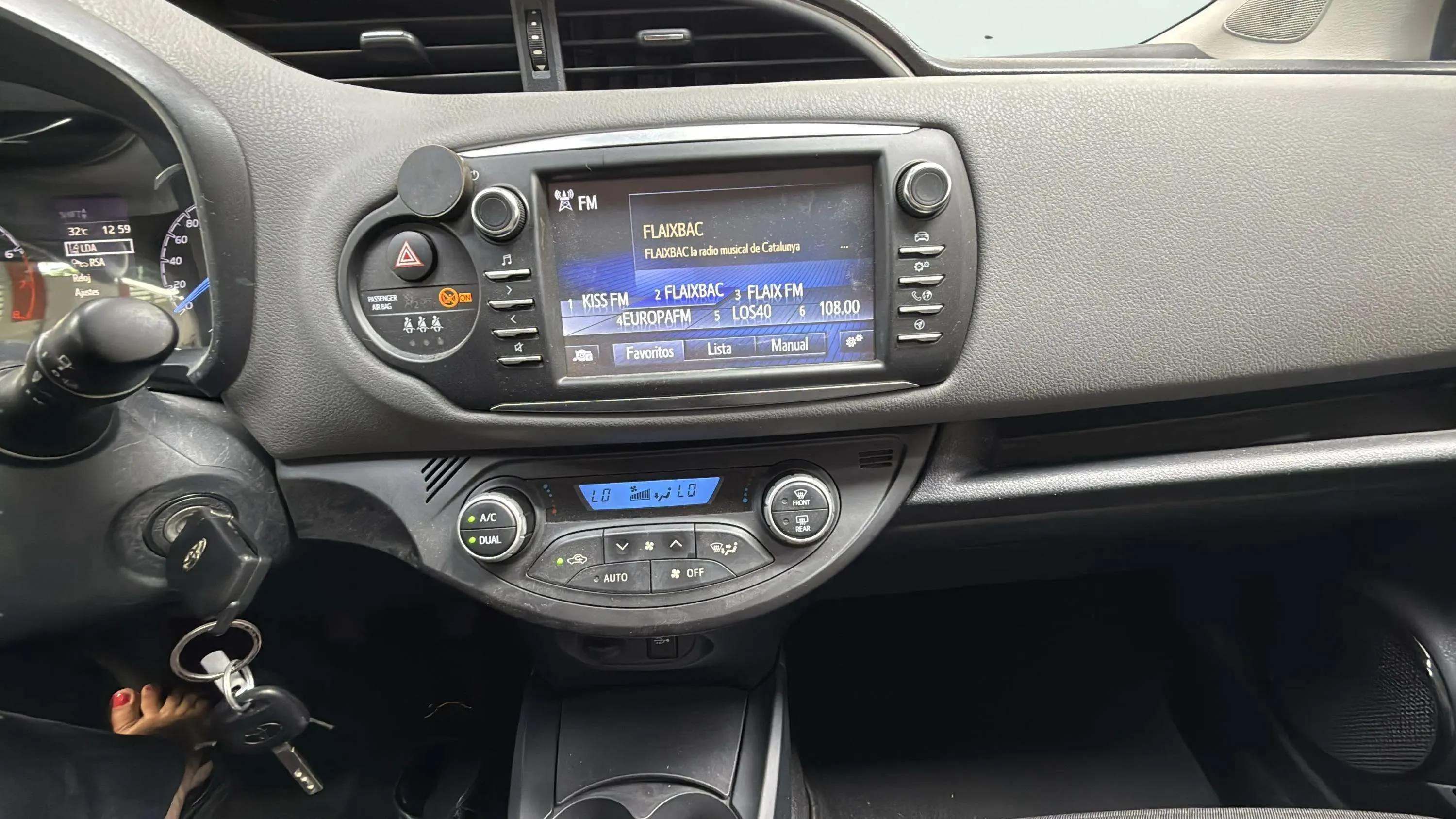 Toyota Yaris 1.5 110 Active - foto 14