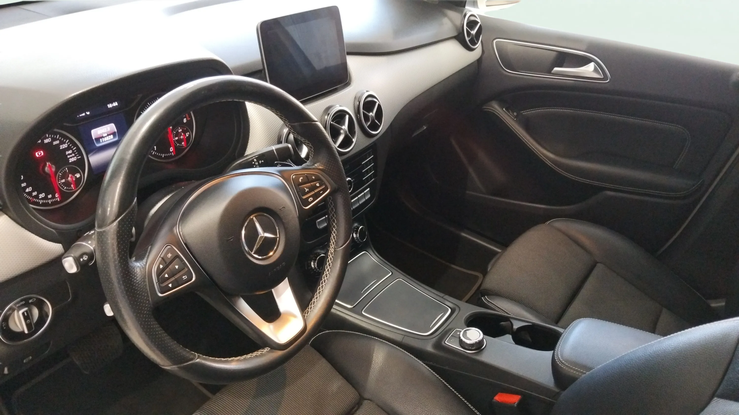 Mercedes-Benz Clase B B 200 d - foto 7