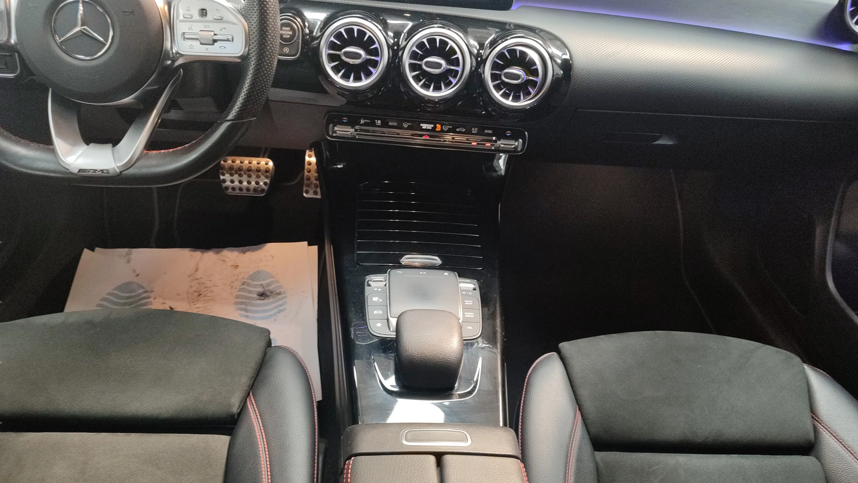 Mercedes-Benz CLA 200 D DCT Shooting Brake - foto 11