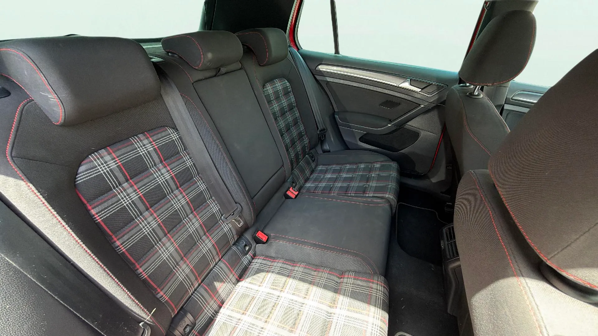 Volkswagen Golf GTI 2.0 TSI - foto 16