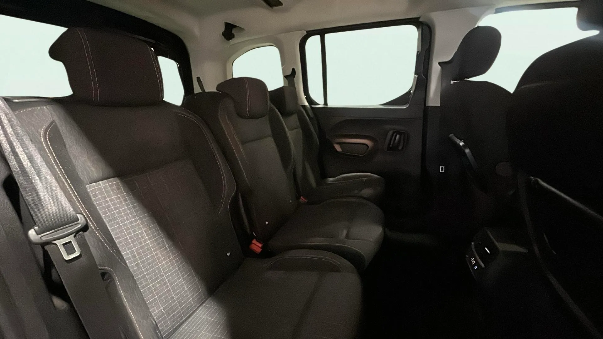 Peugeot Rifter GT BlueHDi 130 - foto 16