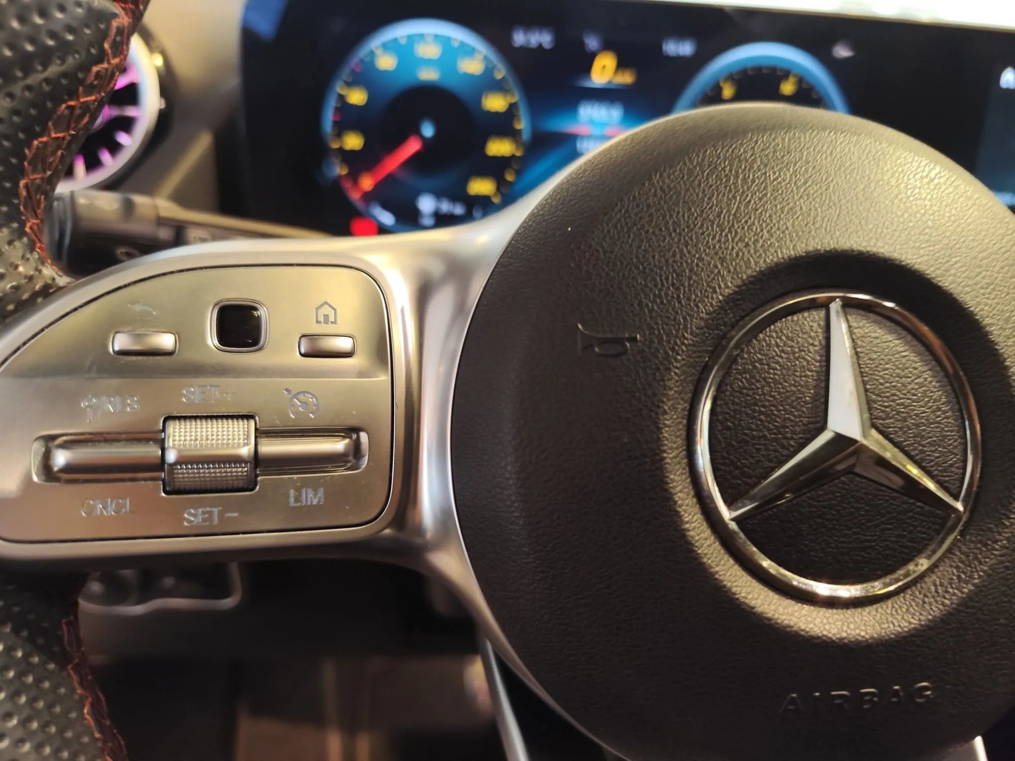 Mercedes-Benz GLA 200 - foto 11