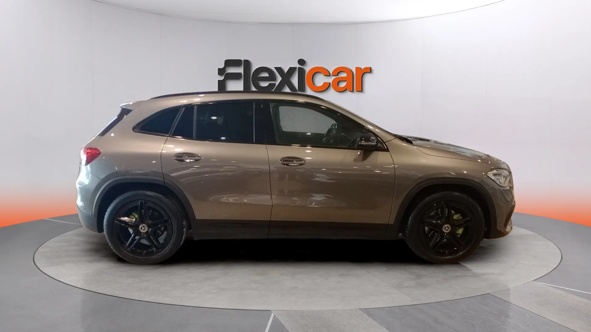 Mercedes-Benz GLA 200 - foto 8