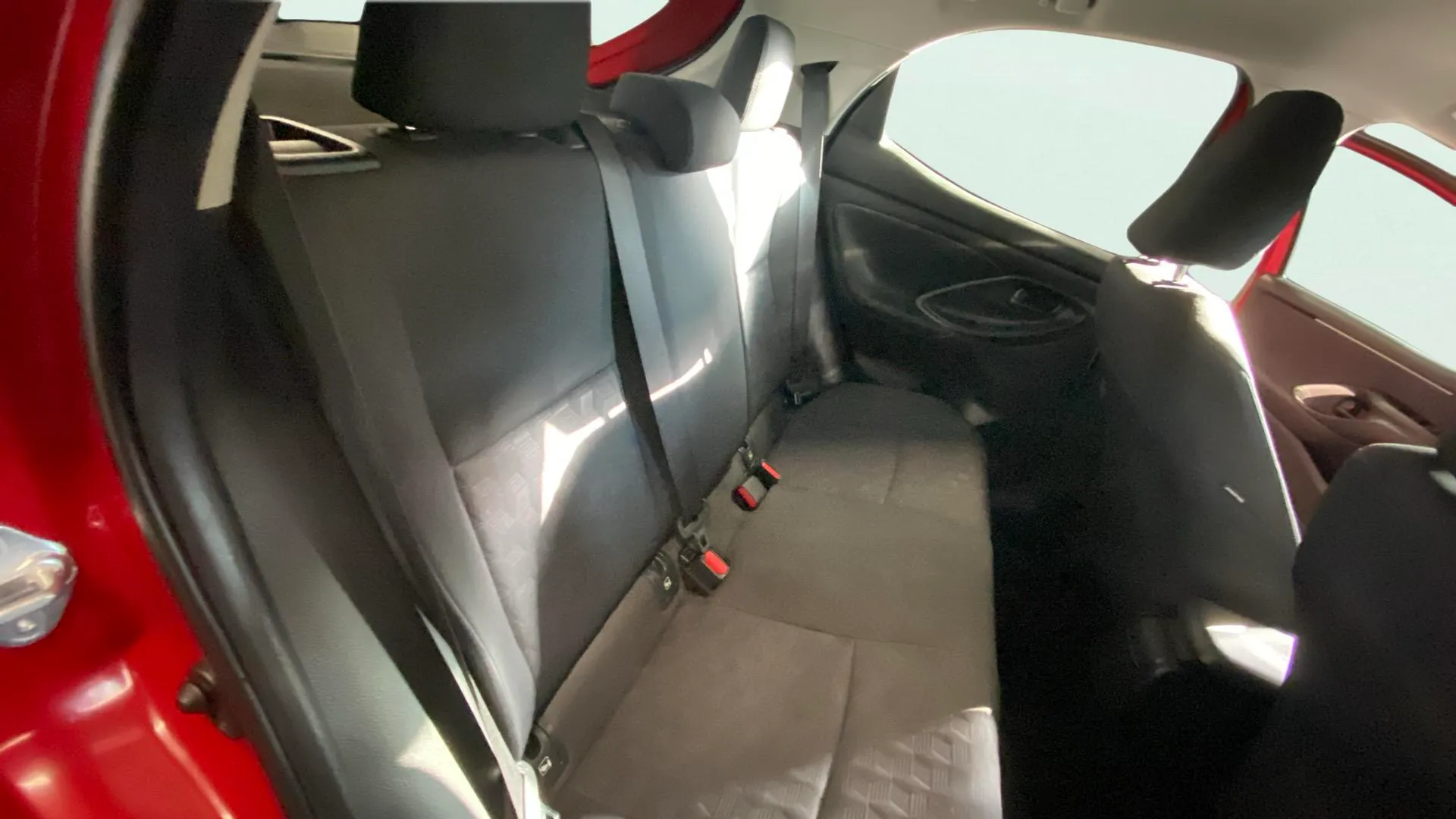 Toyota Yaris 1.5 120H Active Plus - foto 12