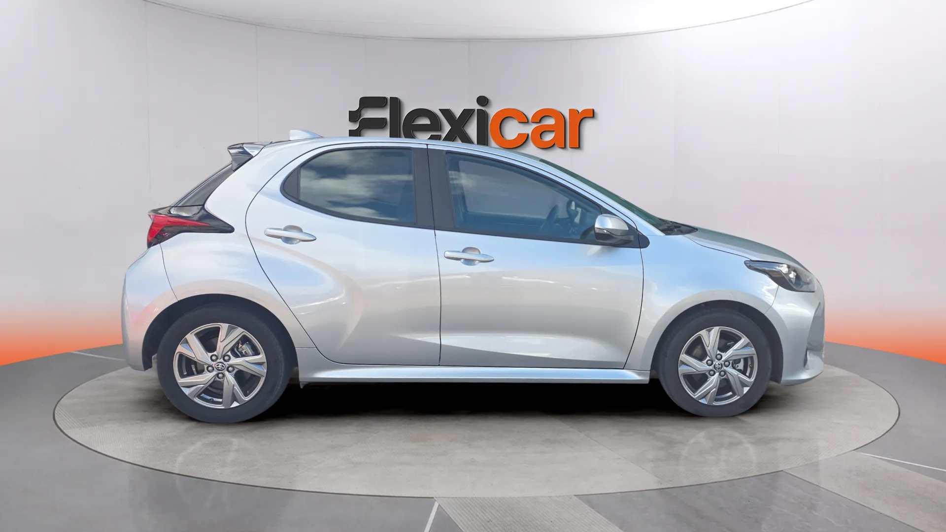 Toyota Yaris 1.5 120H Active Plus ECOVan - foto 4