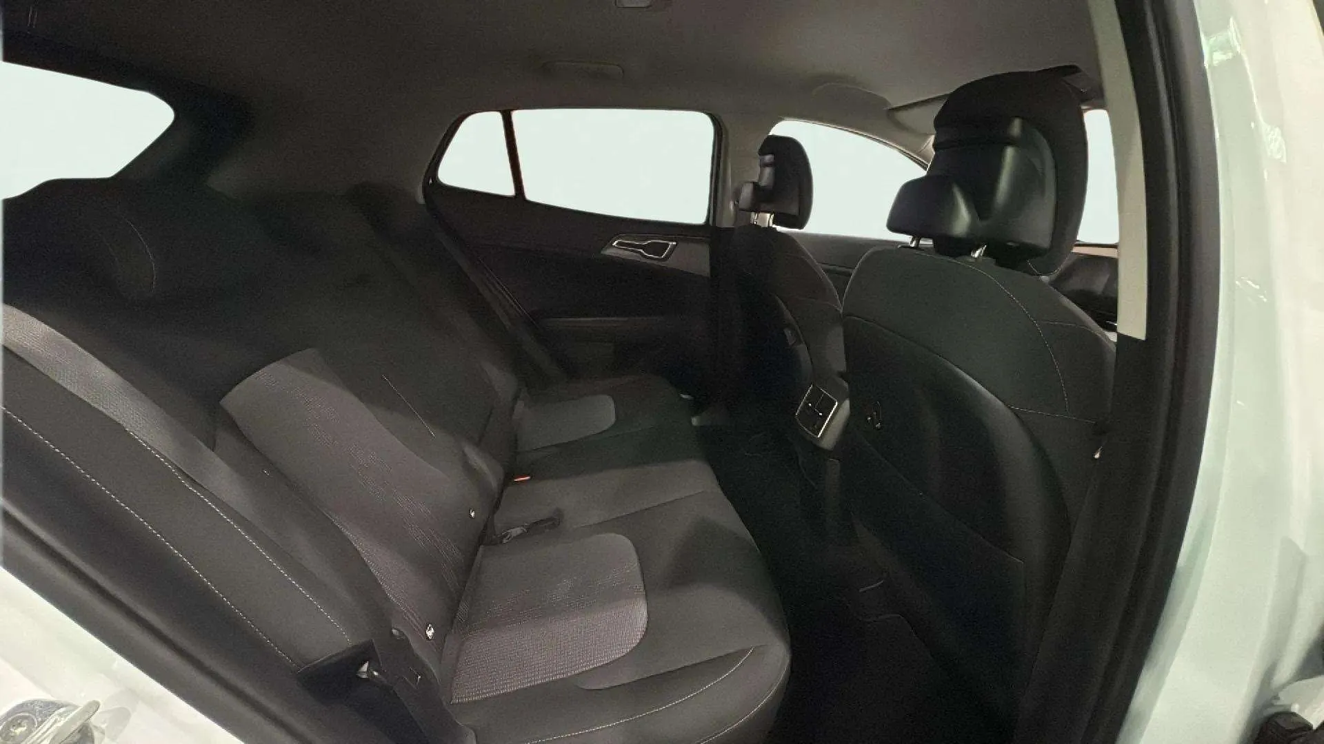 Kia Sportage 1.6 T-GDi Drive 4x2 - foto 20