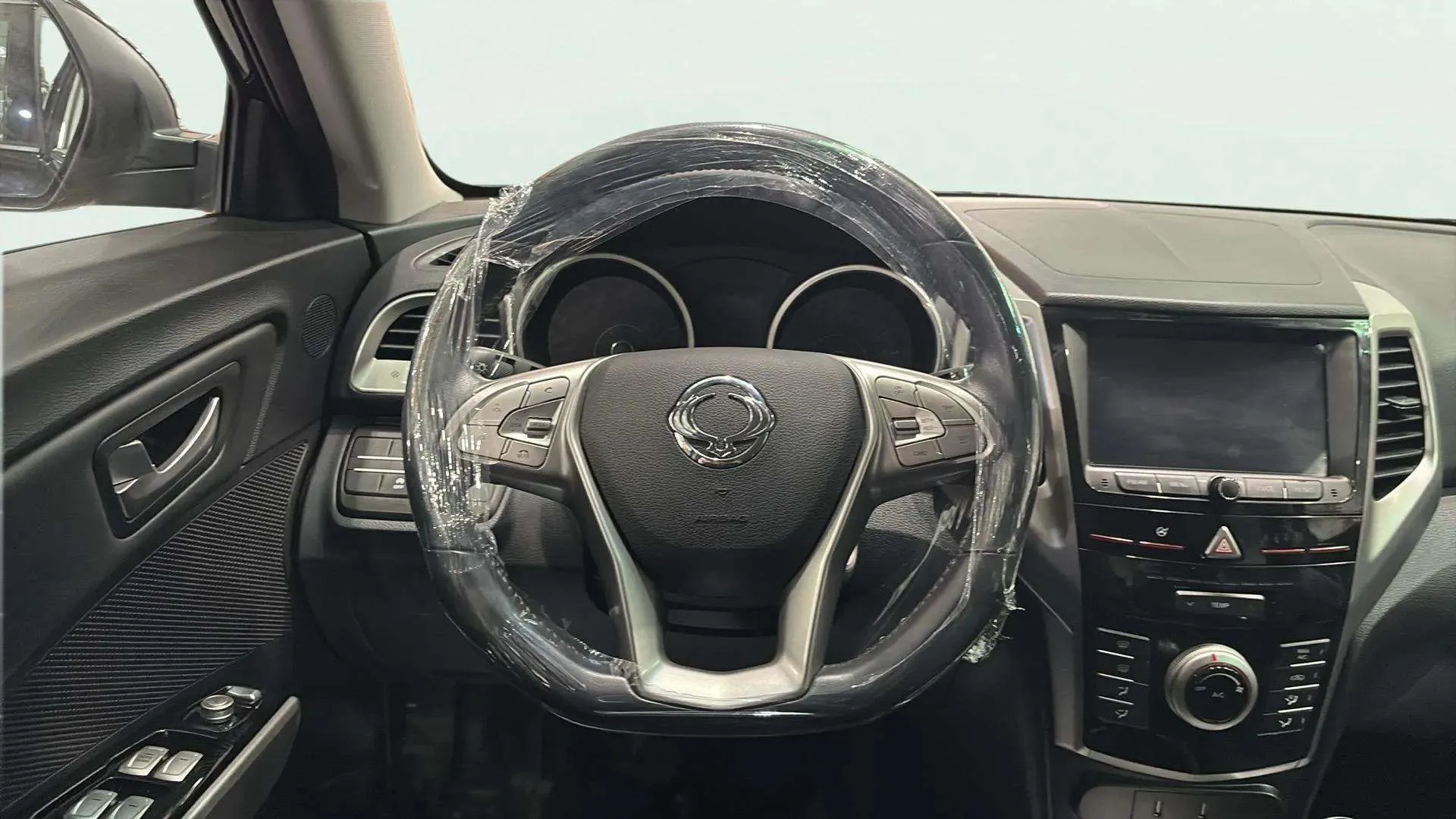 SsangYong Tivoli G16 Limited 4x2 - foto 12