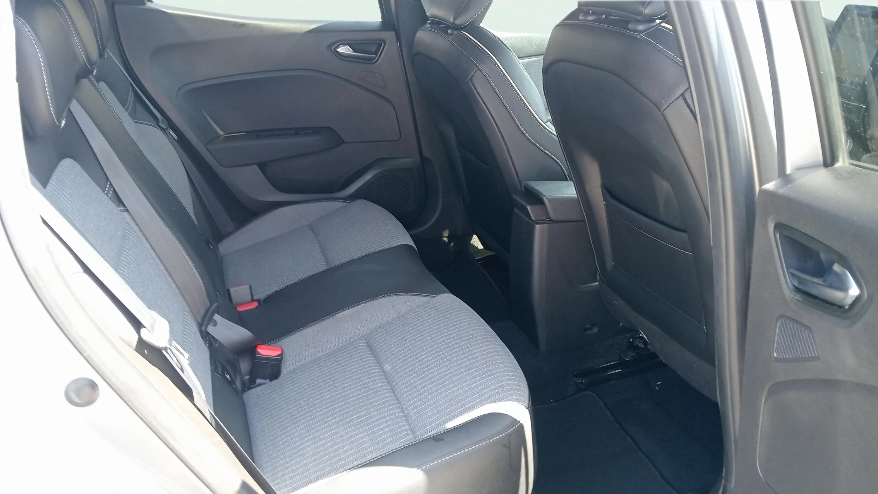 Renault Clio Techno TCe 90 - foto 18