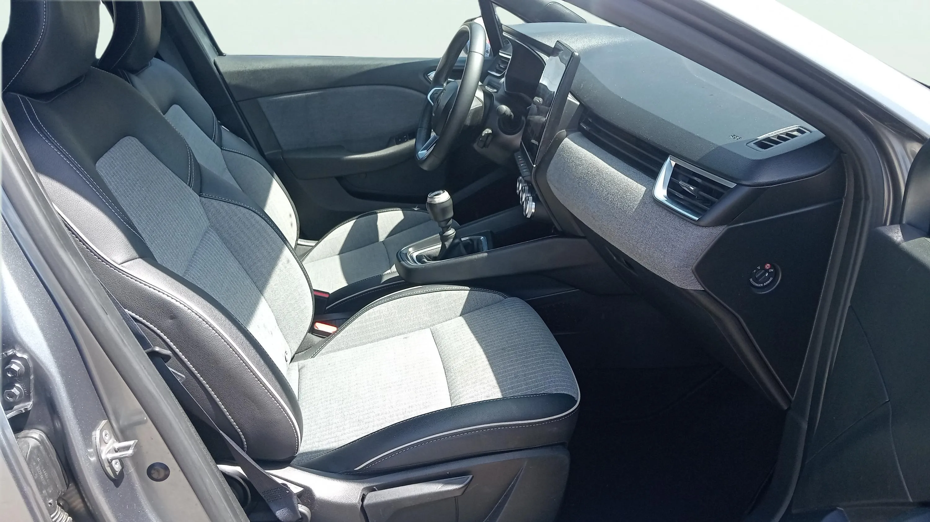 Renault Clio Techno TCe 90 - foto 17