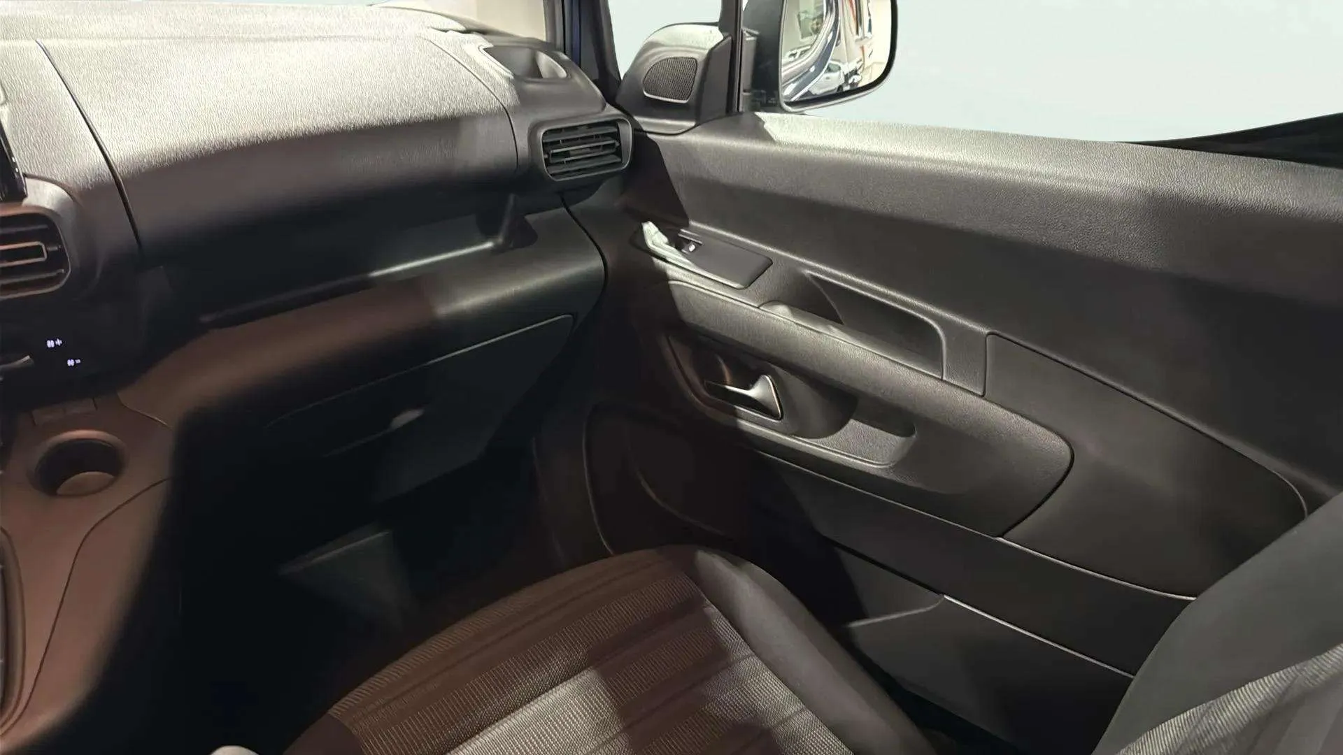 Opel Combo 1.5 TD Eleg. Plus XL - foto 19