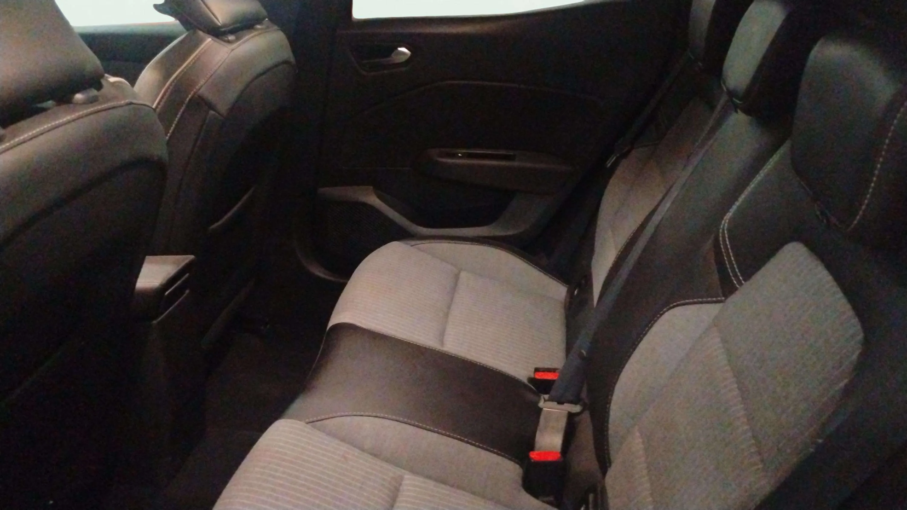 Renault Clio Techno TCe 90 - foto 9