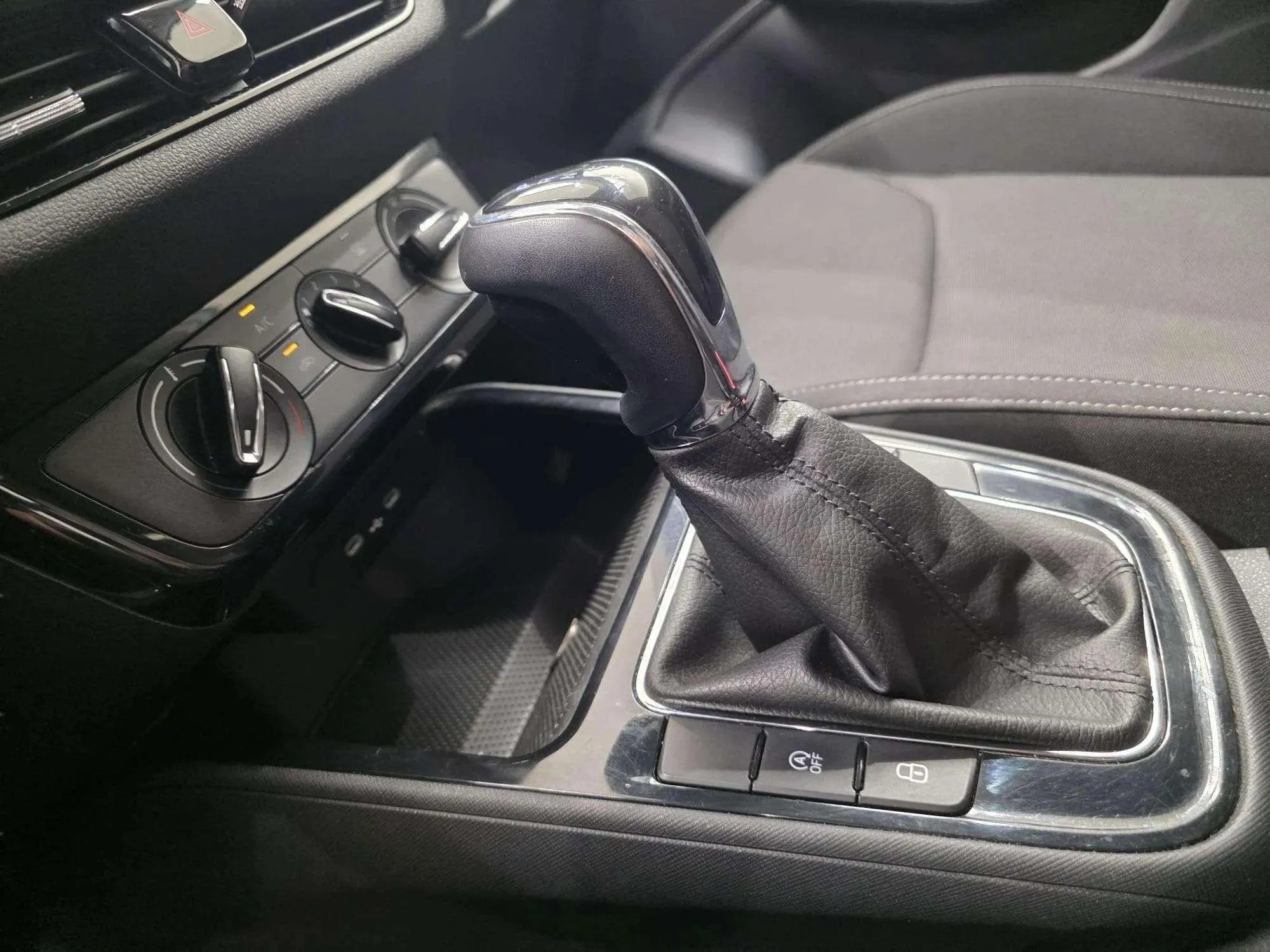 Škoda Fabia 1.5 TSI DSG Design - foto 16