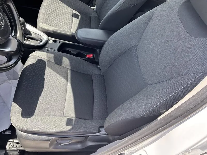 Toyota Yaris 1.5 120H Business Plus - foto 29