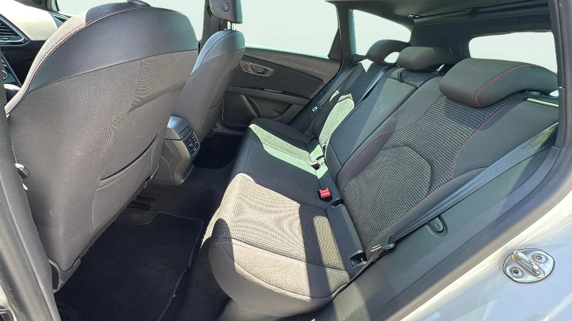 SEAT León ST 2.0 TDI DSG-7 St&sp FR - foto 30