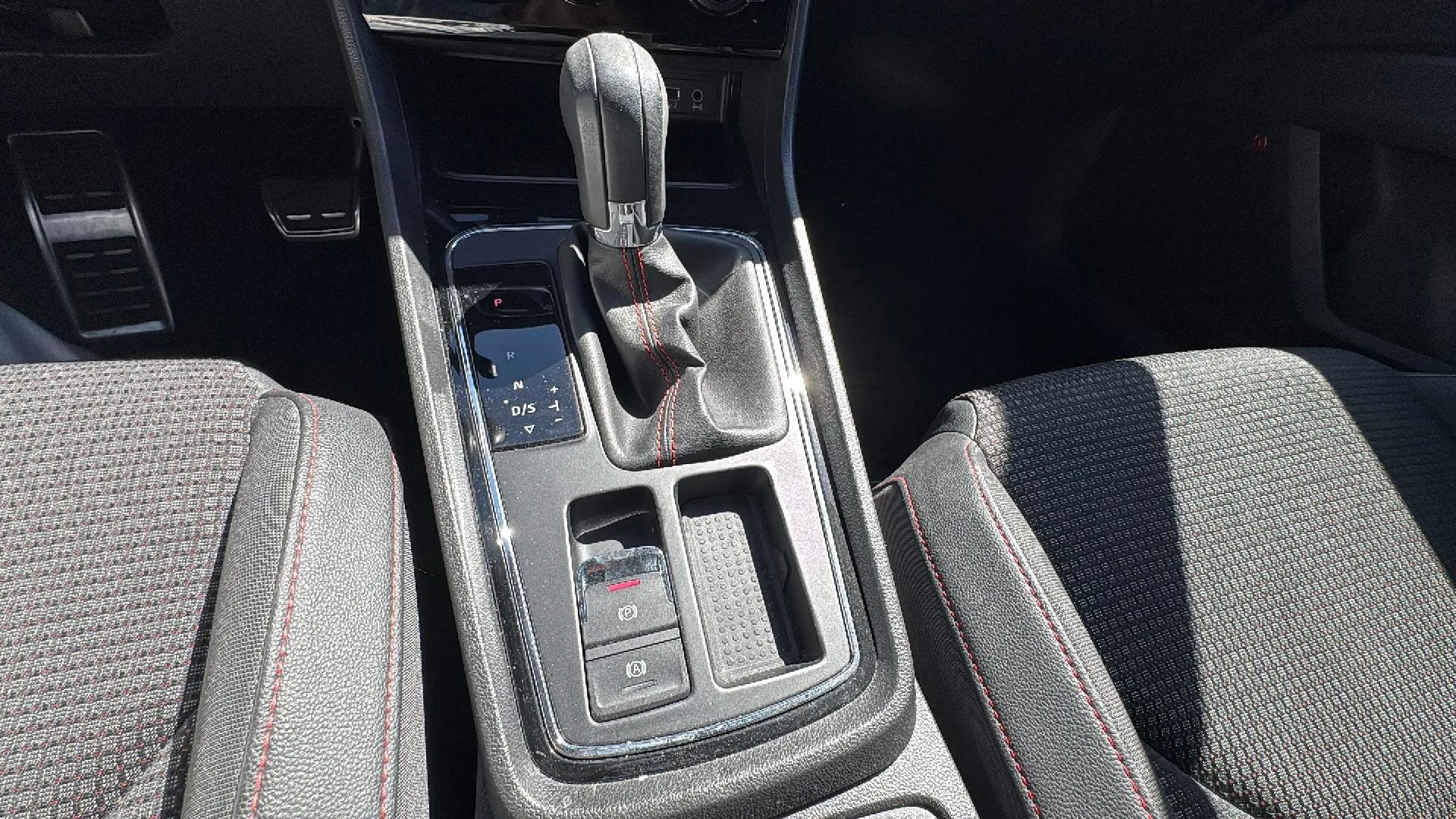 SEAT León ST 2.0 TDI DSG-7 St&sp FR - foto 25