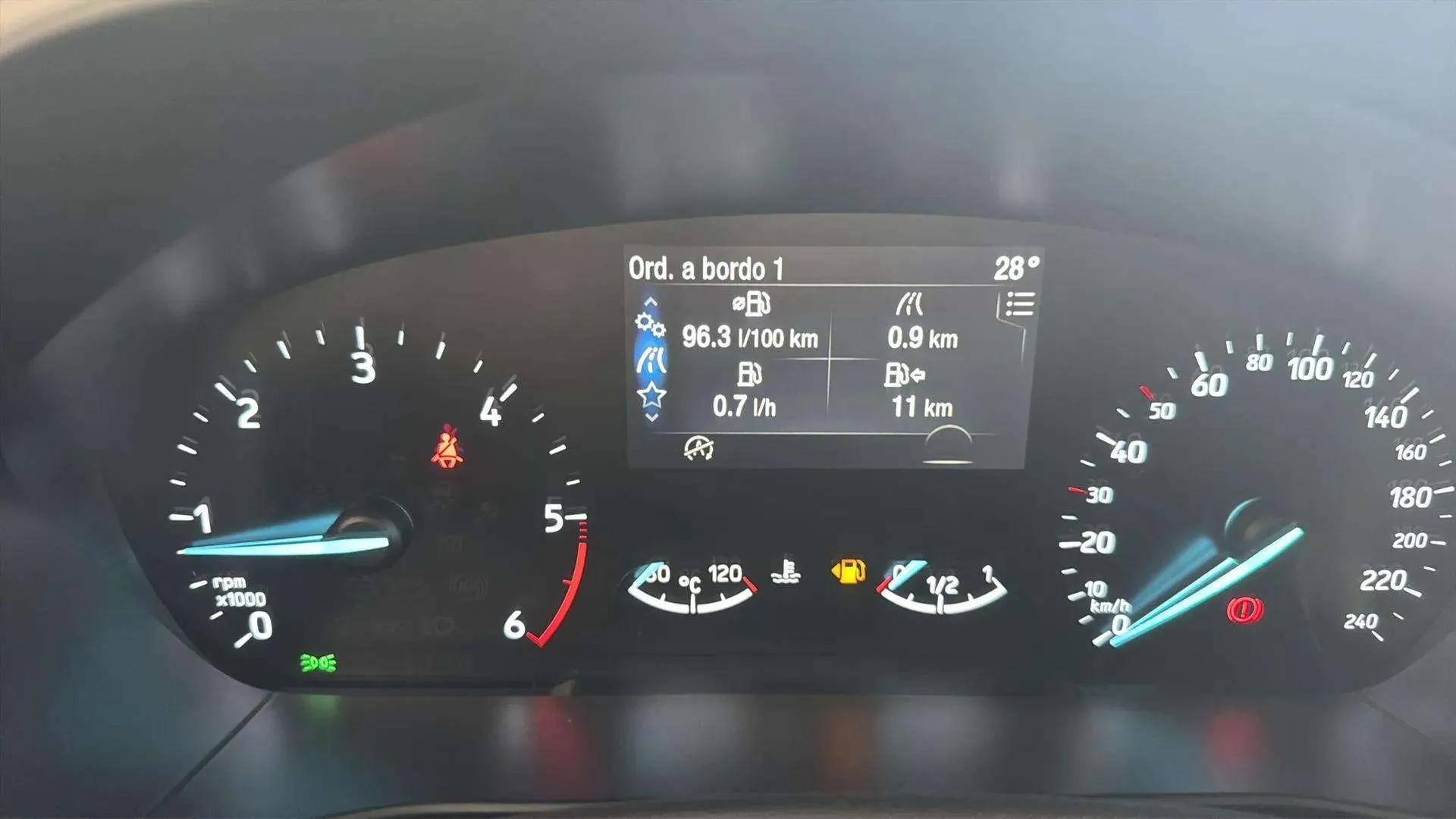Ford Focus 1.5 EcoBlue Active SB - foto 9