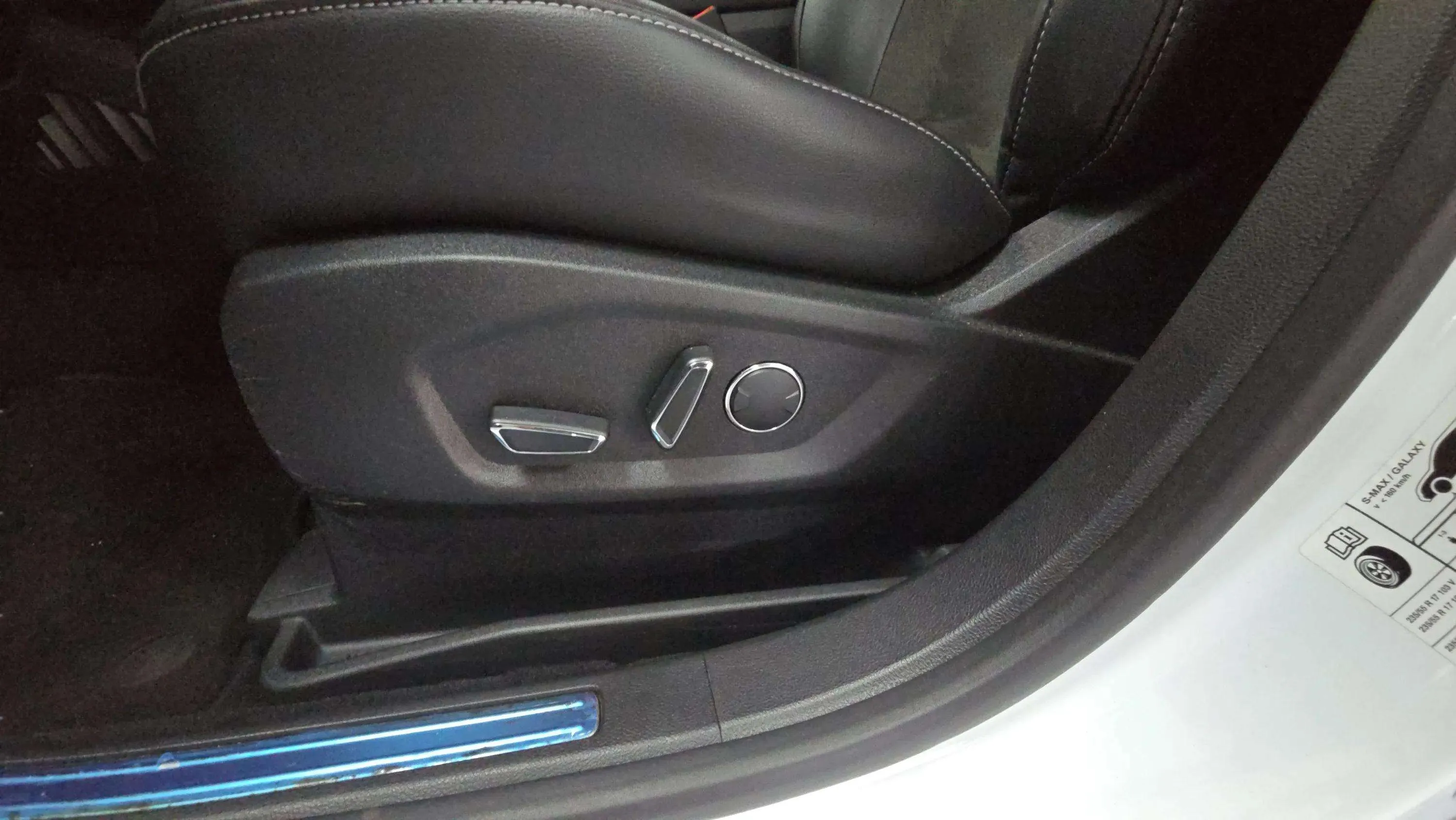 Ford S-Max 1.5 EcoBoost ST-Line - foto 35