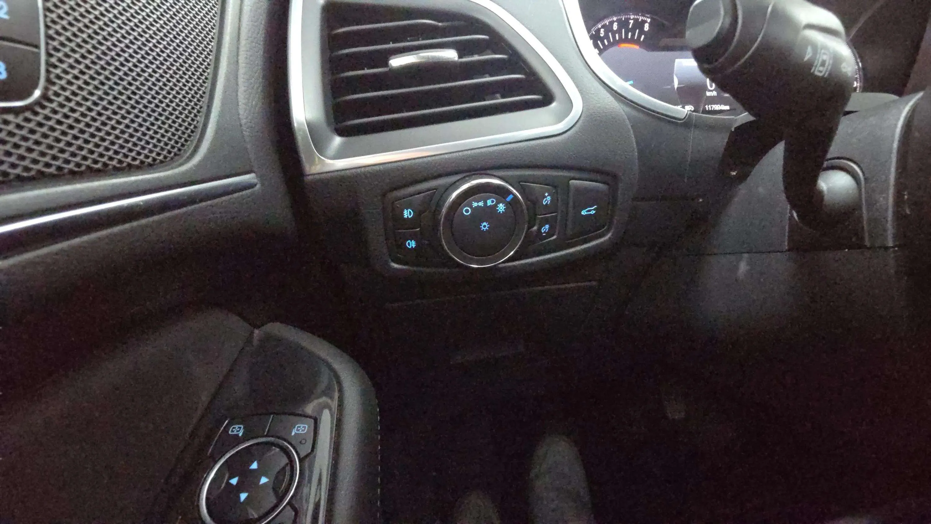 Ford S-Max 1.5 EcoBoost ST-Line - foto 33