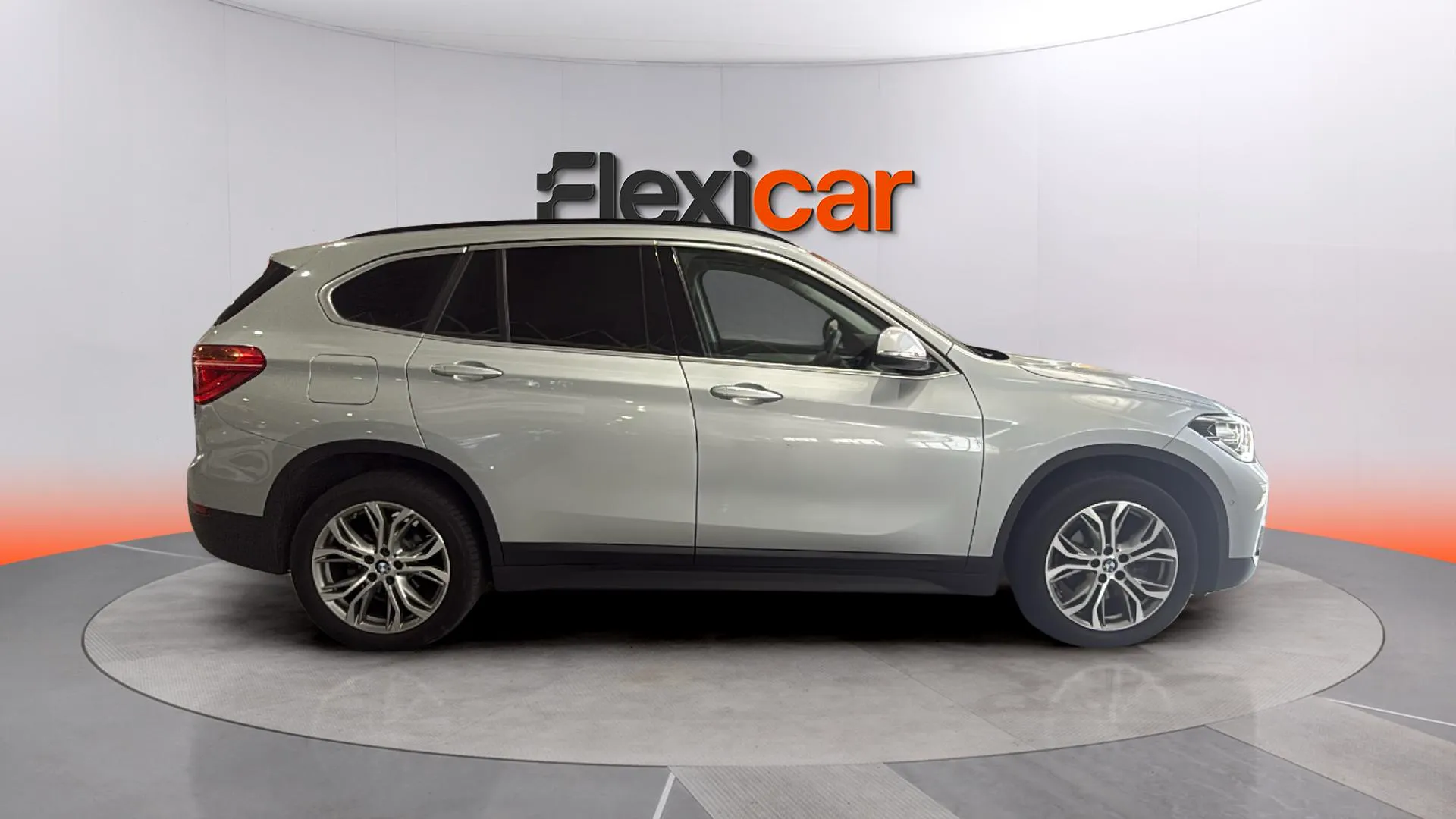 BMW X1 sDrive18i - foto 8