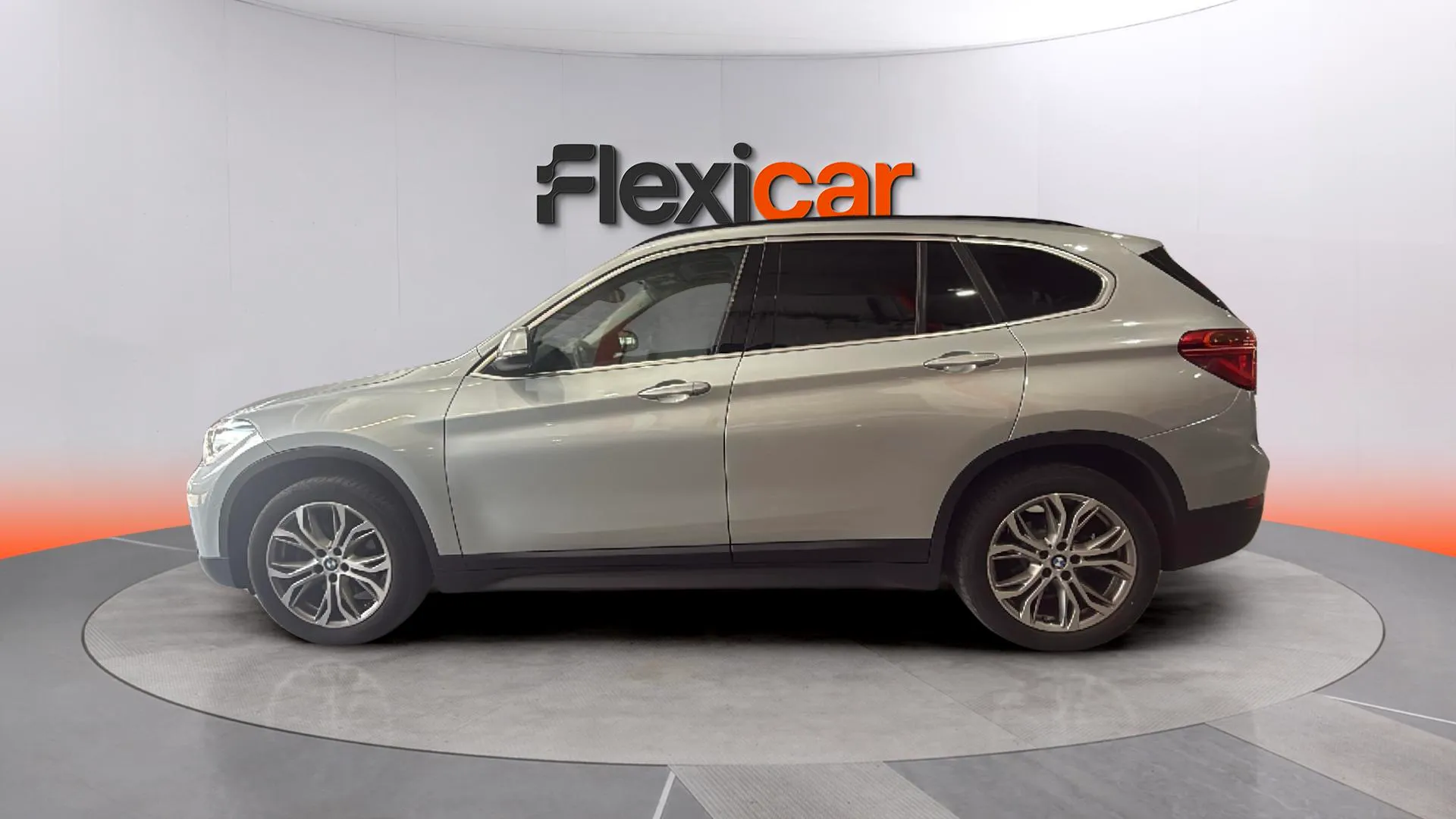BMW X1 sDrive18i - foto 4