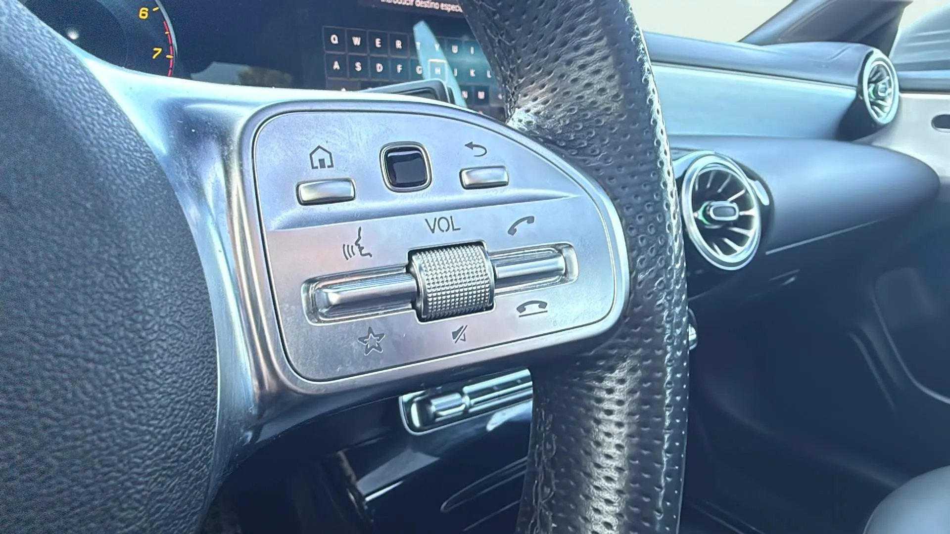 Mercedes-Benz CLA 250 4MATIC - foto 14