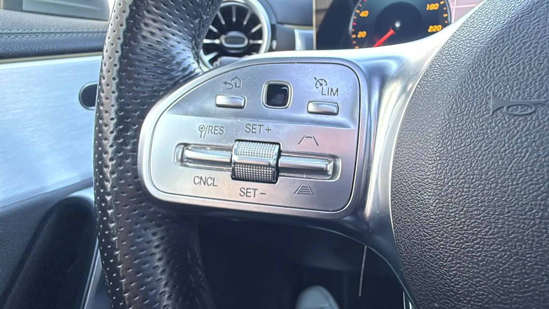 Mercedes-Benz CLA 250 4MATIC - foto 15