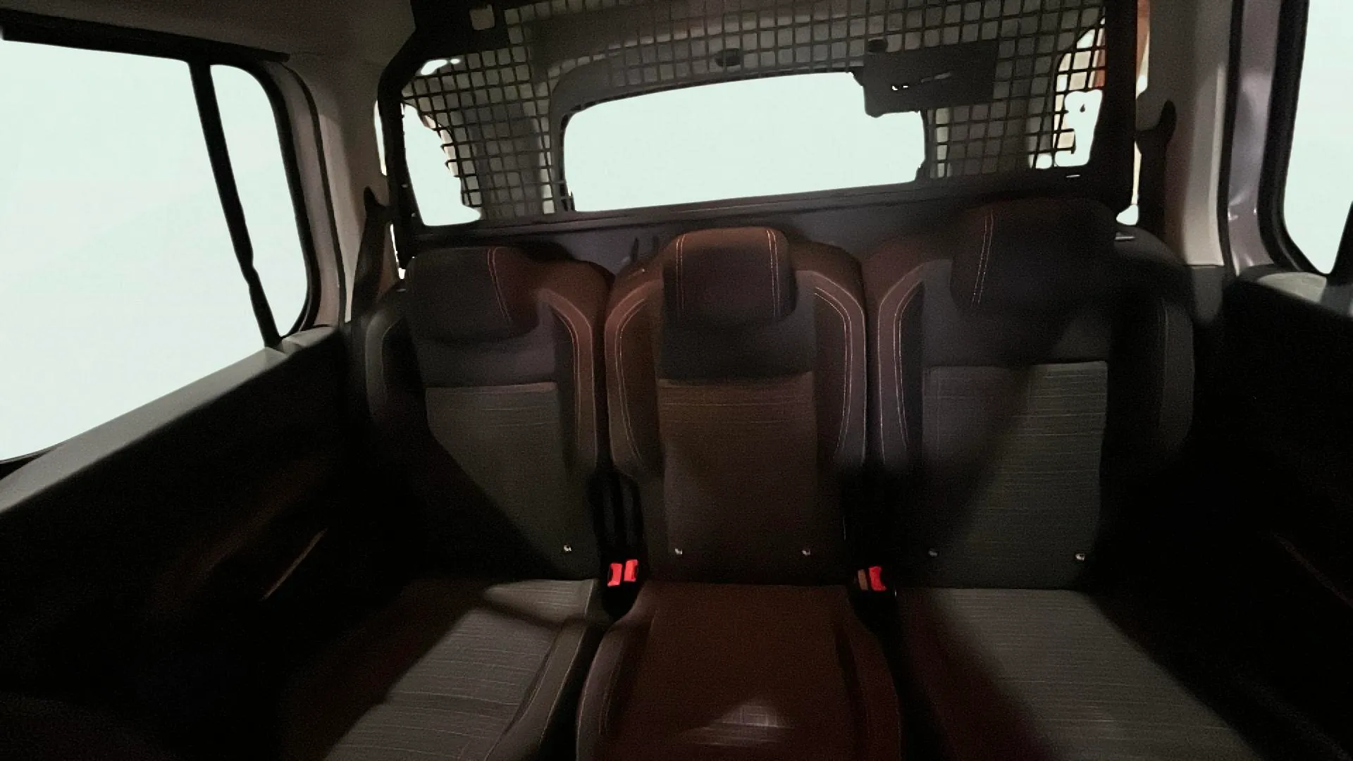 Peugeot Rifter GT BlueHDi 130 - foto 24