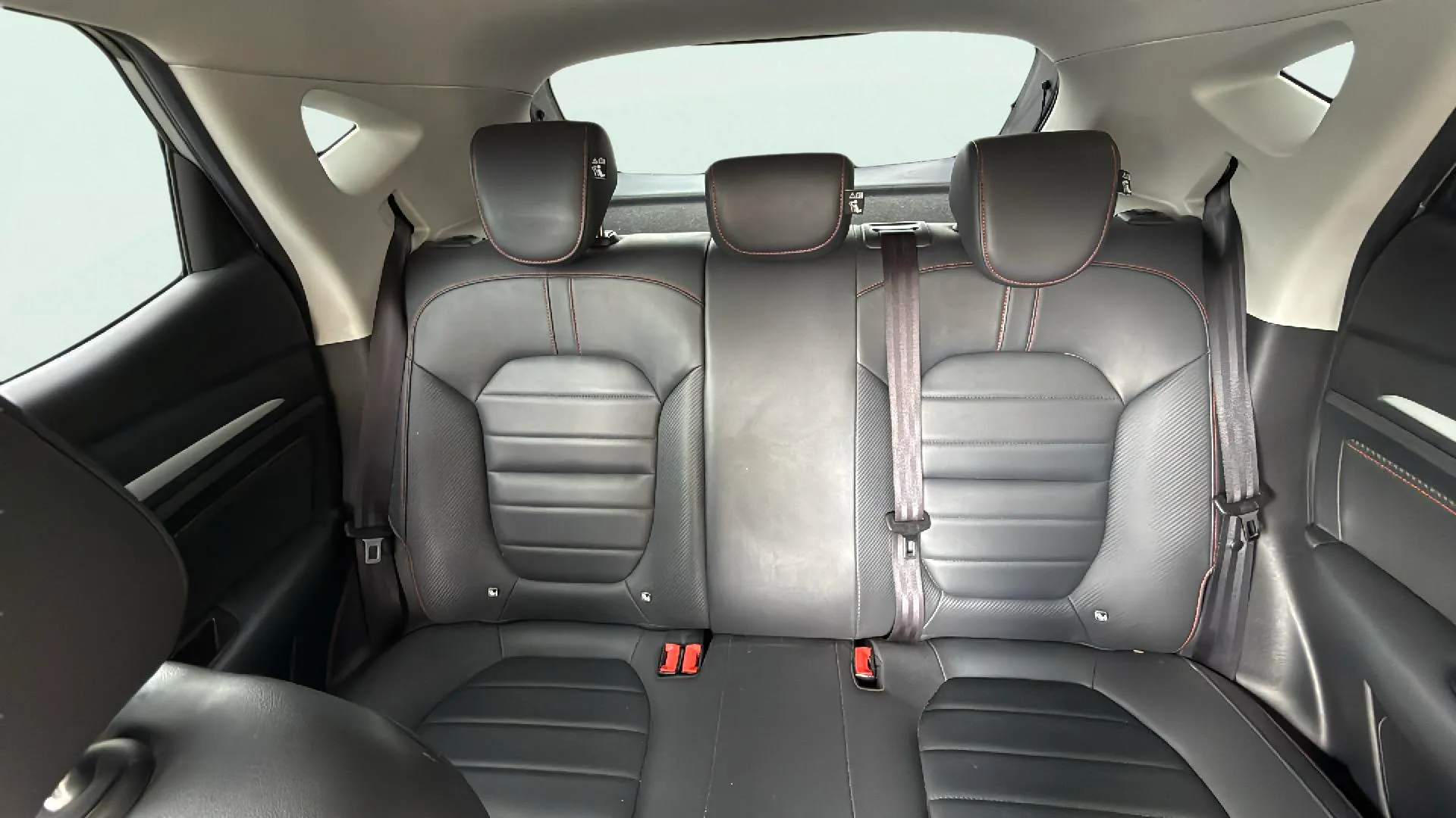 MG ZS 1.5 Luxury - foto 32