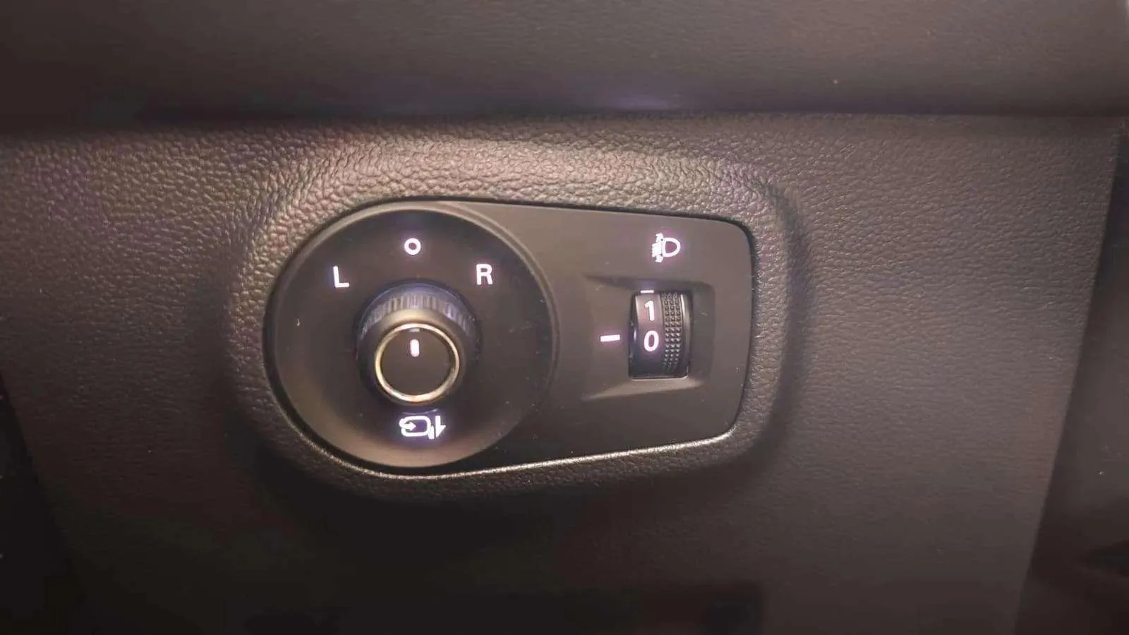 MG ZS 1.5 Luxury - foto 27
