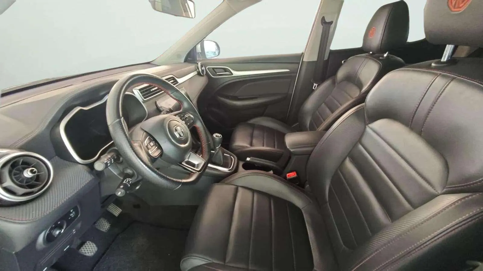 MG ZS 1.5 Luxury - foto 29